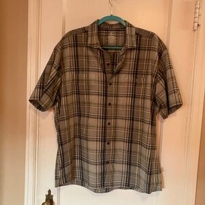 Men's XXL Kuhl short sleeve button down shirt, great condition!